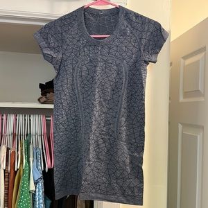 Lululemon swiftly tshirt